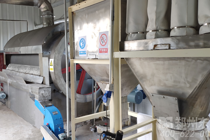 腐殖酸烘干機一種以間接傳導(dǎo)加熱方式使物料加熱、水分汽化的烘干機，適用于類腐殖酸、黃腐酸鉀、黃腐酸鈉、銨鹽等物料處理