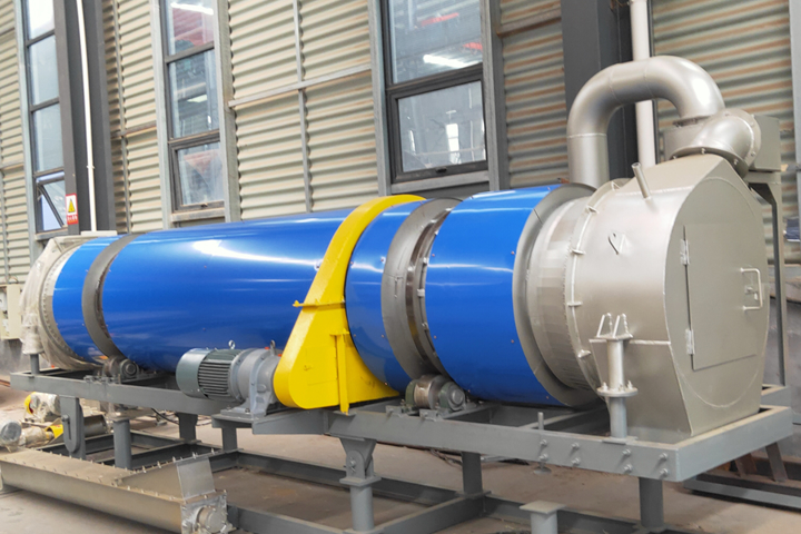 氧化鋁烘干機根據氧化鋁物料的水分狀態、比重、耐受溫度特性進行設計，采用新型熱風烘干技術，在不改變物料性質的情況下，快速蒸發掉物料中多余水分。