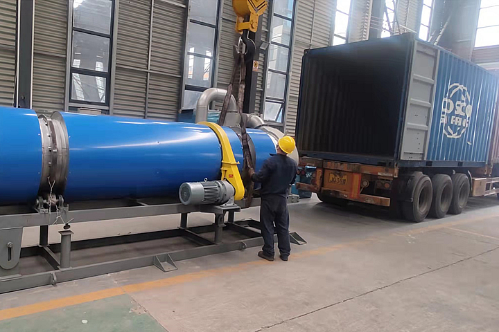 氧化鋁烘干機根據氧化鋁物料的水分狀態、比重、耐受溫度特性進行設計，采用新型熱風烘干技術，在不改變物料性質的情況下，快速蒸發掉物料中多余水分。