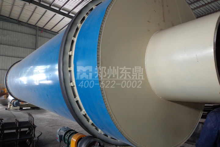 樹皮烘干機可以解決塊莖大、長度長些的樹皮、樹枝、棕櫚絲物料烘干