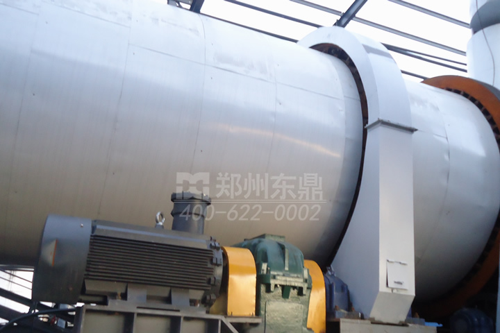 大型精礦粉球團(tuán)類烘干機(jī)設(shè)備是一種處理能力大、穩(wěn)定高效、自動(dòng)化程度高的專用烘干器，適用于鐵精礦、錳礦粉、鈷礦粉、銅精礦、金礦粉、鉛精粉、錫礦粉、汞礦粉、磷精礦、鉬精礦等精礦